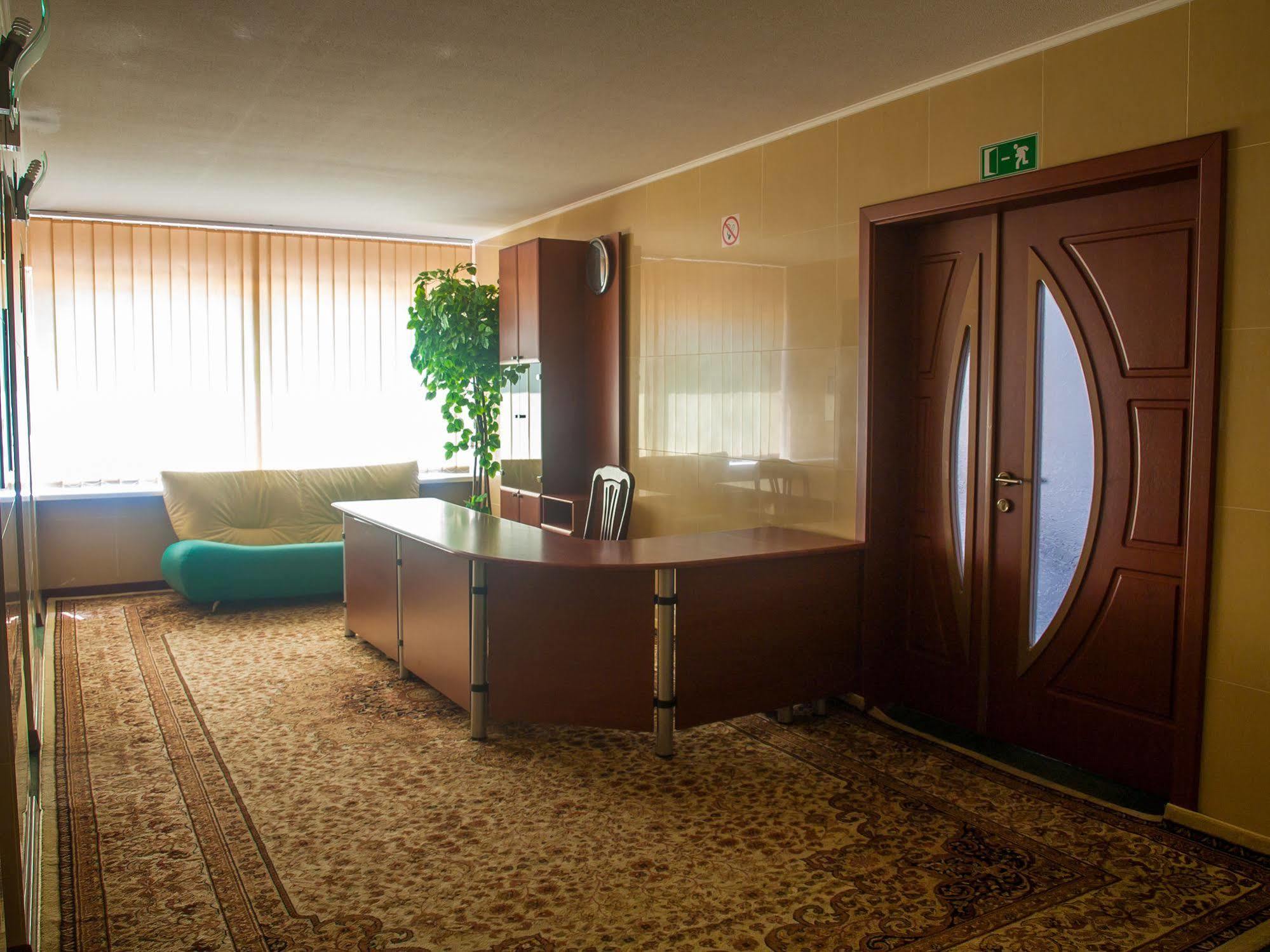 Hotel Mir Charkov Buitenkant foto